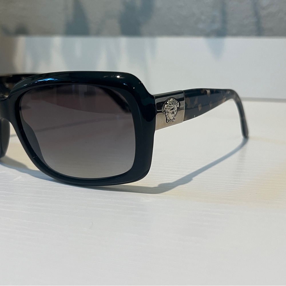 Versace Sunglasses Model 4190 - Picture 10 of 11